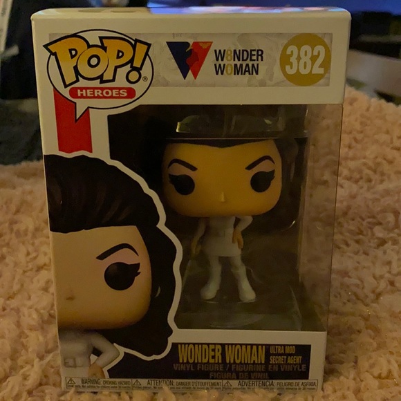 80th Anniversary Wonder Woman FUNKO - Picture 1 of 4